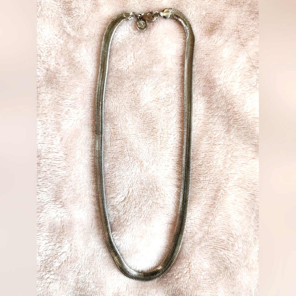 FUNKY FISH~Necklace. Silver. Snakechain. 17".